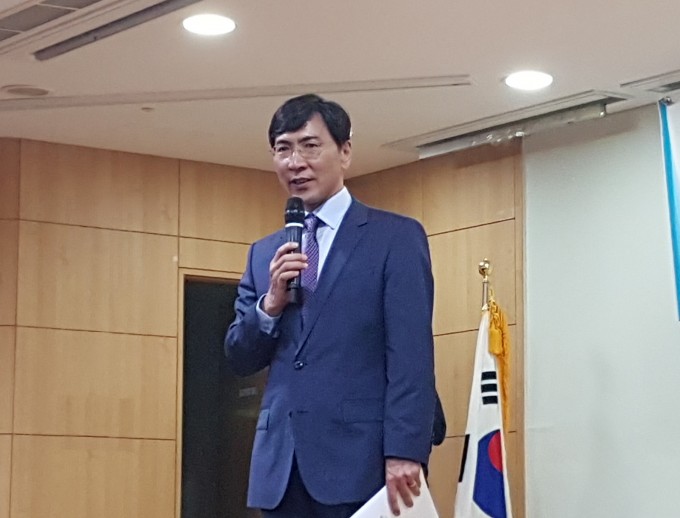 안희정 충남지사가 28일 국회에서 열린 ‘과학정책 거버넌스 구축, 어떻게 할 것인가’ 토론회에서 축사하는 모습. - 변지민 기자 제공